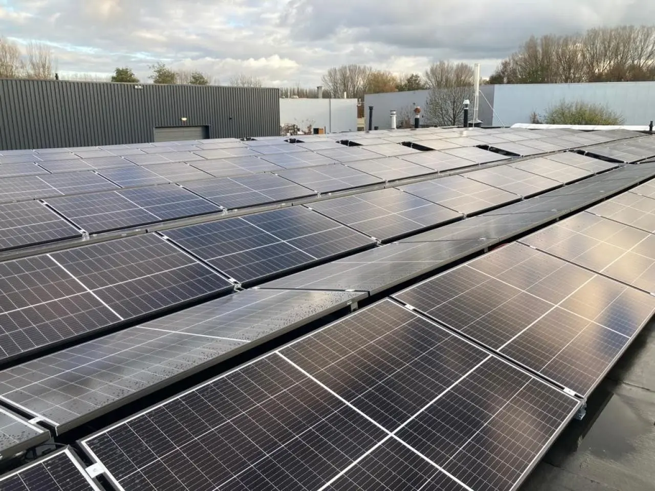 zonnepanelen bij Fleur de cafe zonnepanelen bij Fleur de cafe