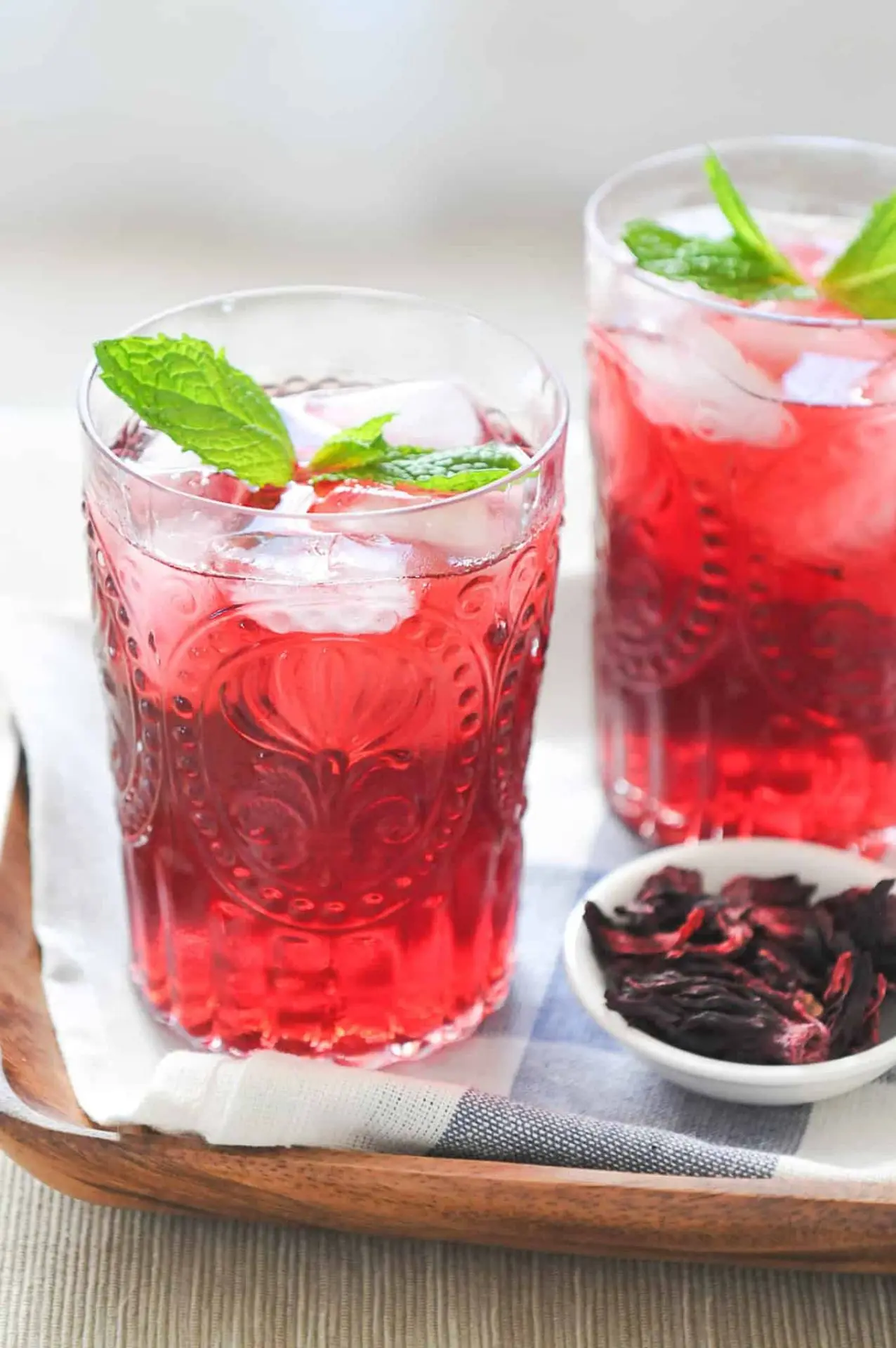 IJsthee maken met hibiscus: eenvoudig en verfrissend IJsthee maken met hibiscus: eenvoudig en verfrissend